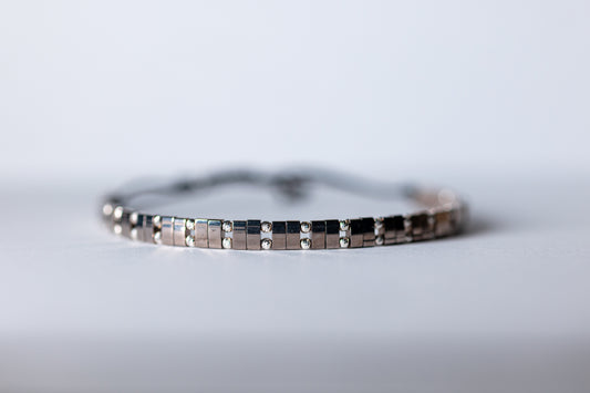 Brățară placată cu nichel și mărgele de argint