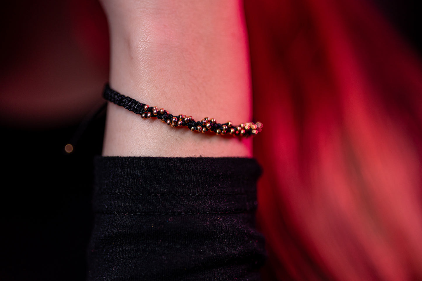 Brățară împletită cu mărgele aurii