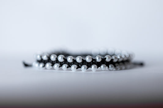 Brățară împletită cu mărgele albe